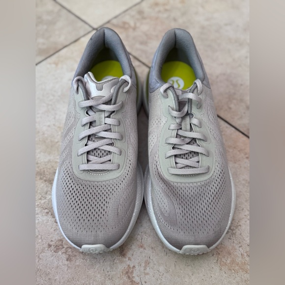 NWOB Men's Beyondfeel Running Shoe - Picture 2 of 7